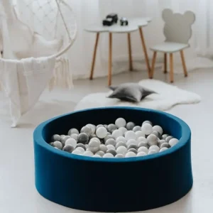 Mörkblå bollhav BASIC, 90×30 med bollar (vit, pearl, grå, silver)